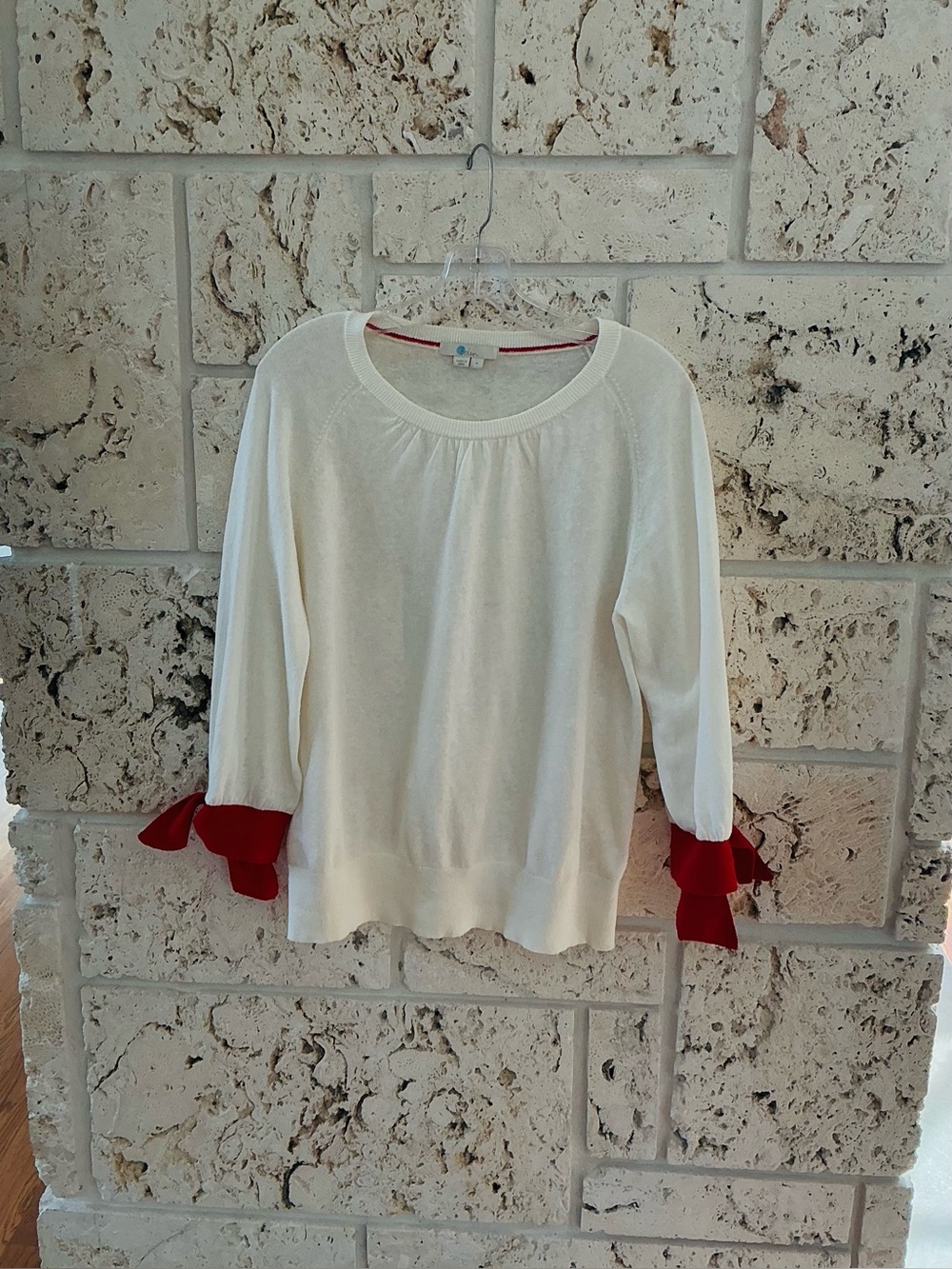 Ladies Boden White Cotton and Linen Blend Sweater with Red Bows sz M